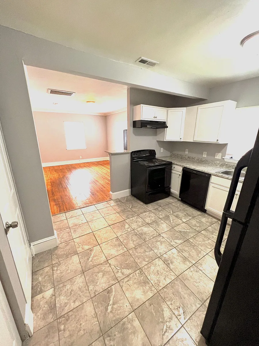 Kitchen - 434 Sylvania Ave