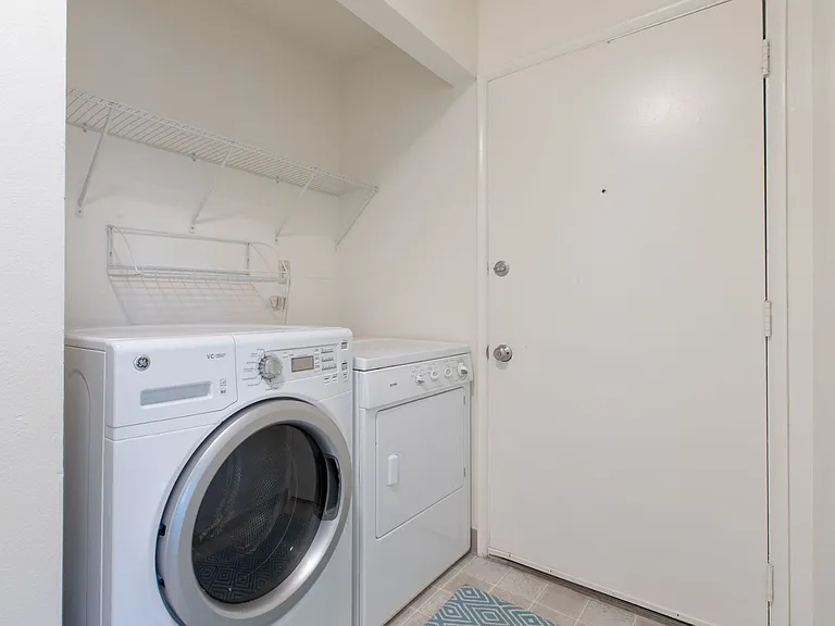 Parkhurst Apartments — Photo 14