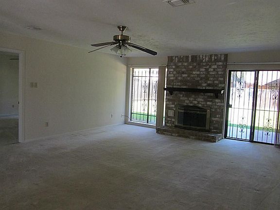 4th image of 2827 Edgewood Dr