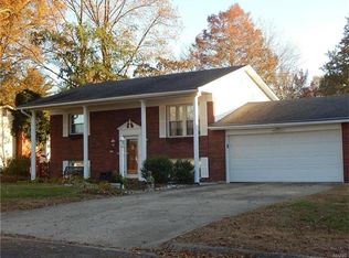 1209 Ranworth Dr, Godfrey, IL 62035