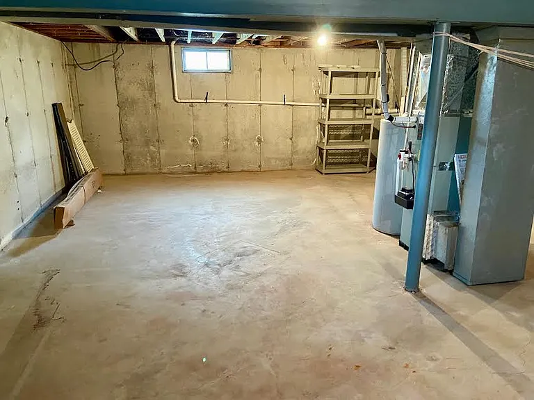 94 Jonathan Dr — Photo 13