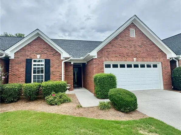 137 Regency Row SW, Calhoun, GA 30701