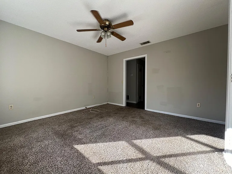210 Henderson St #B — Photo 9