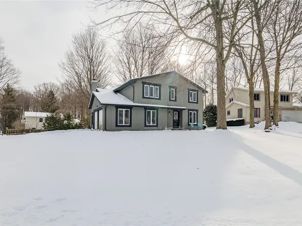5 Todd Ln, Penfield, NY 14526