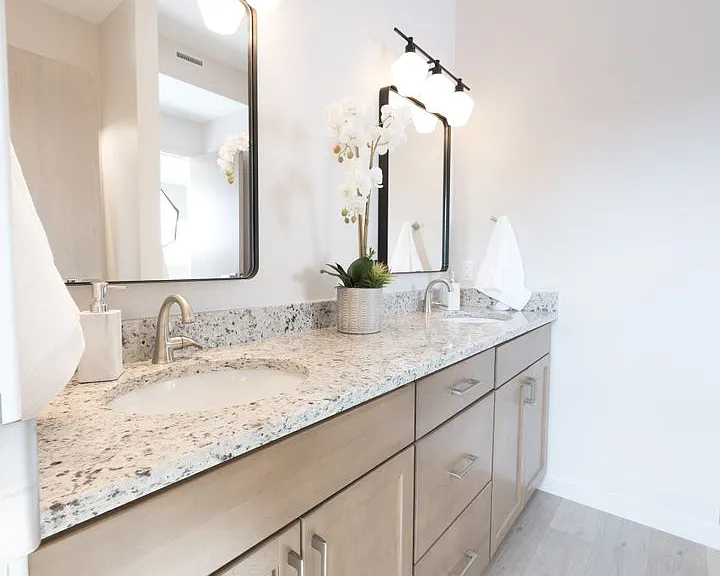 301 W Short St — Photo 19