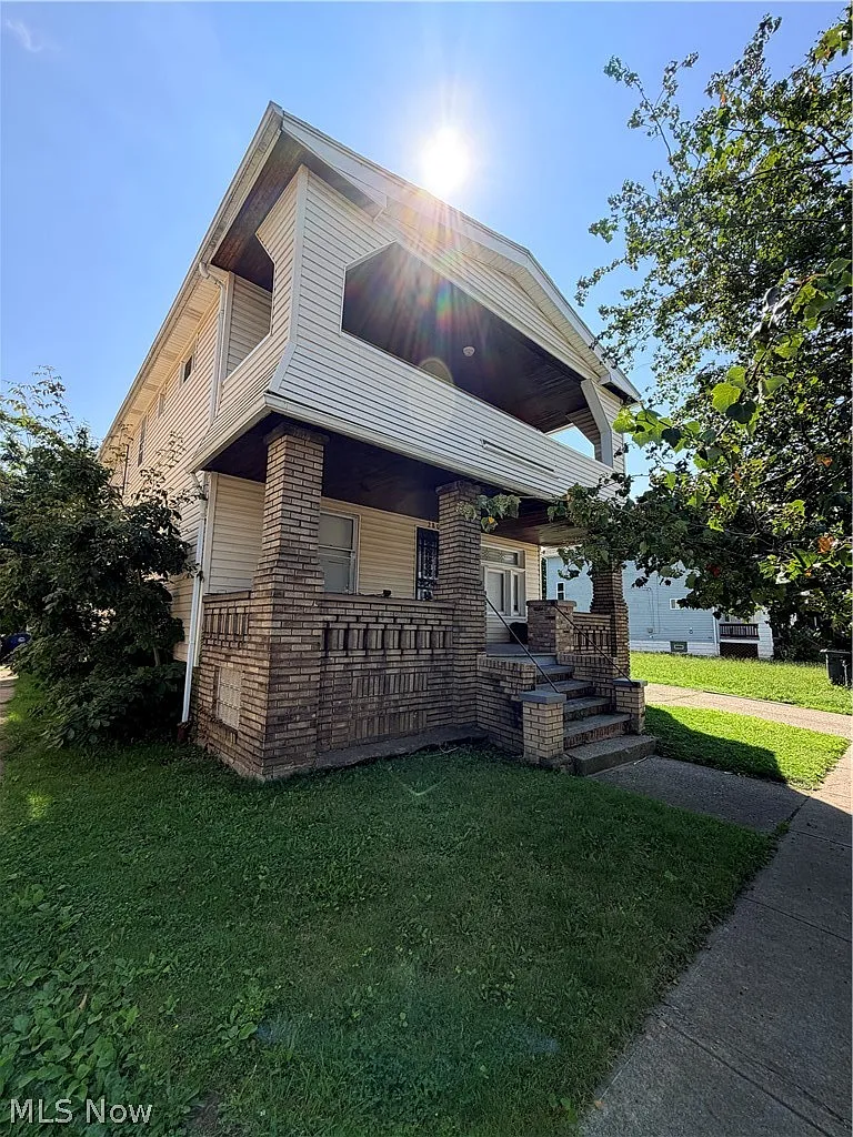 2 bed, 1.0 bath, 925 sqft, $1,000 — Photo 2