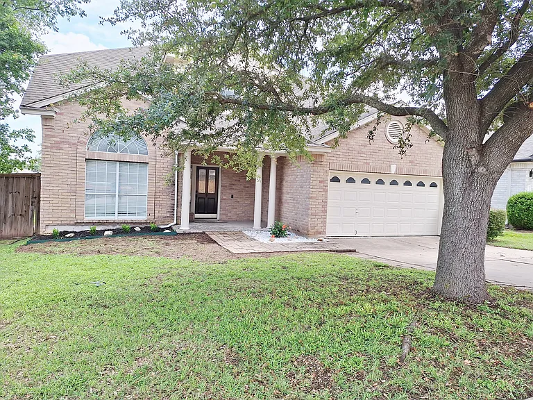 2122 Wheaton Trl — Photo 2