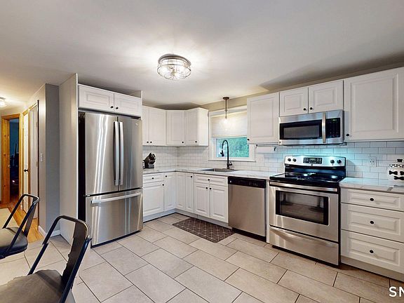 3rd image of 30 Sidor Drive
