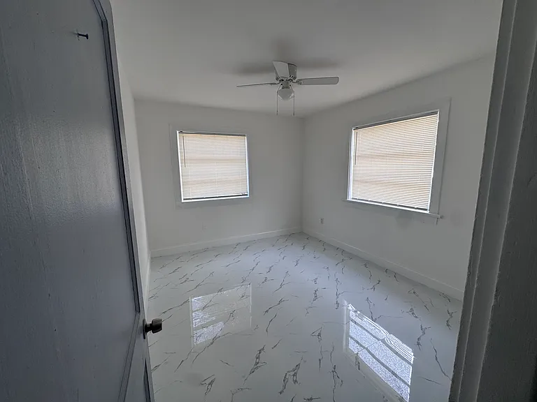 465 Martin Ave — Photo 17