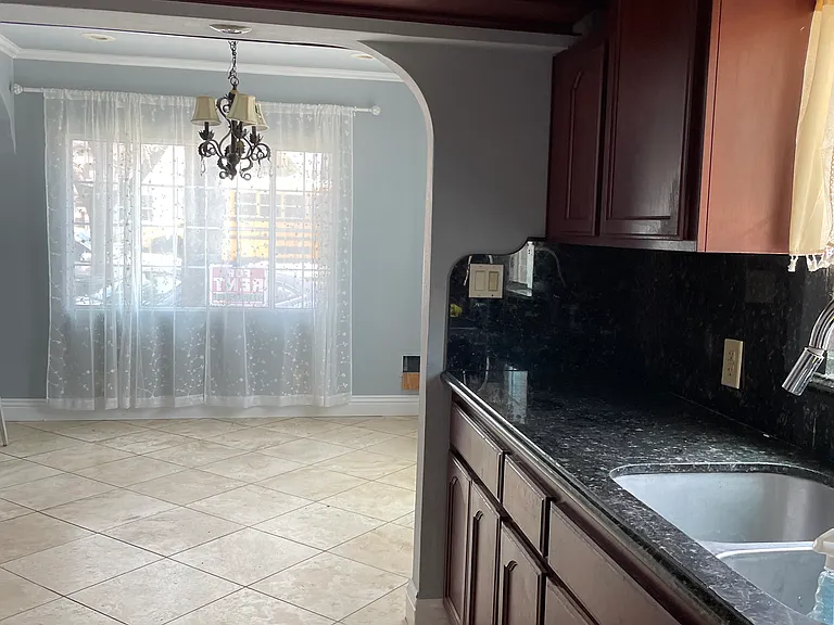 8989 California Ave — Photo 2