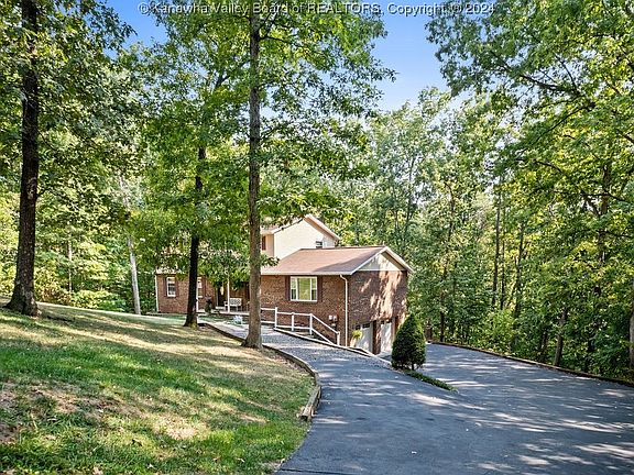 2nd image of 1 Leslie Ln