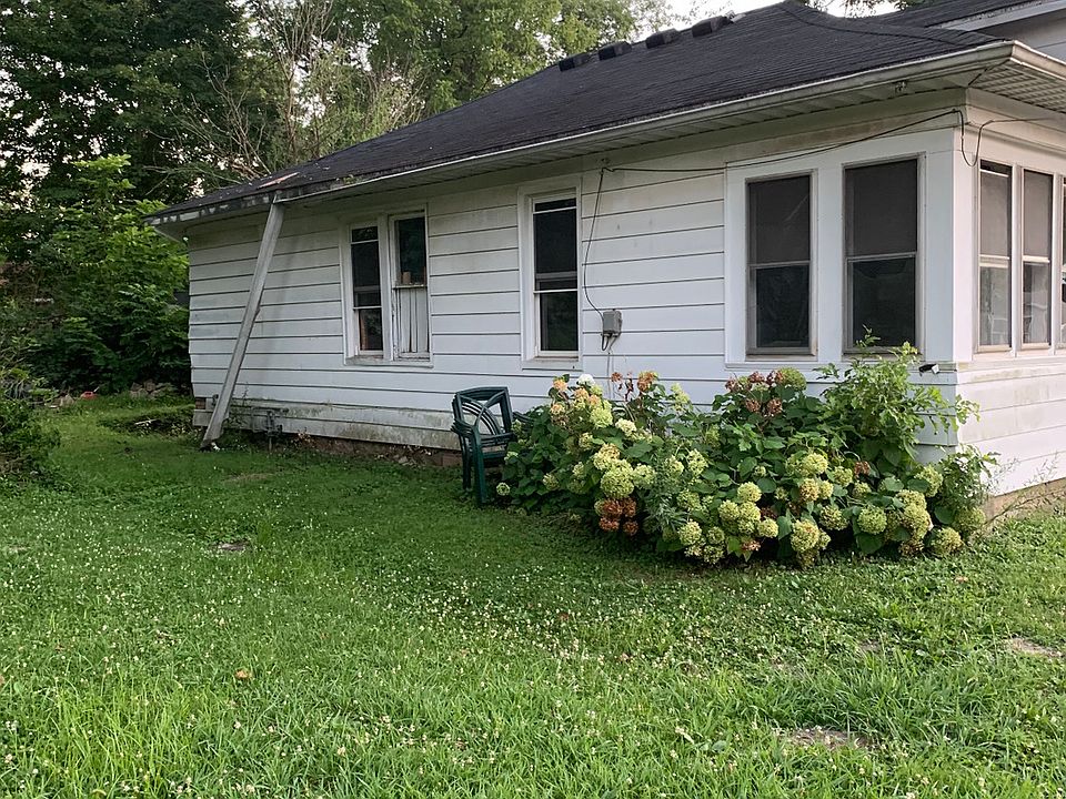 1st image of 301 E Larch St