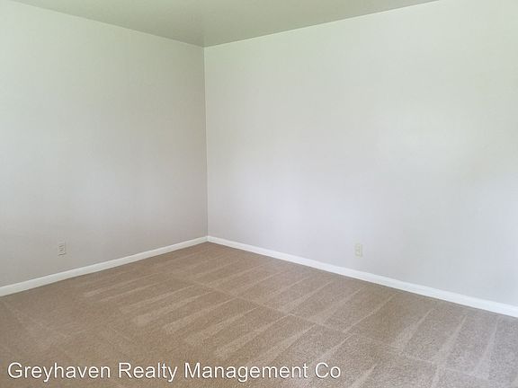 3rd image of 135 Hunt Ave