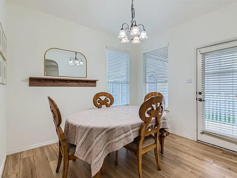 1717 Thompson Trl — Photo 10