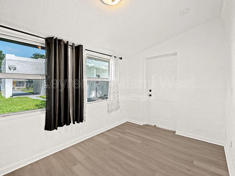 7772 NW 9th Ave — Photo 7