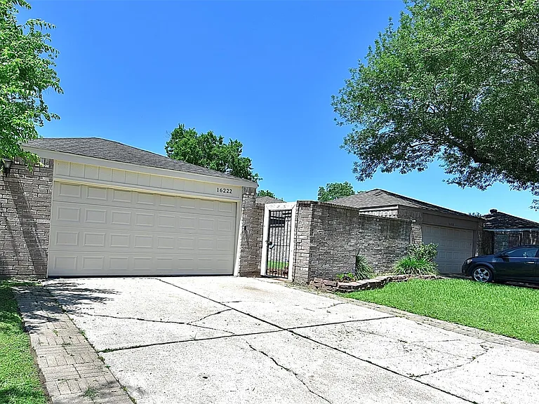 16222 Queensdale Dr — Photo 2