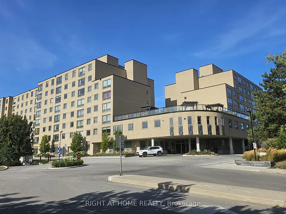 326 Major Mackenzie Dr E #111