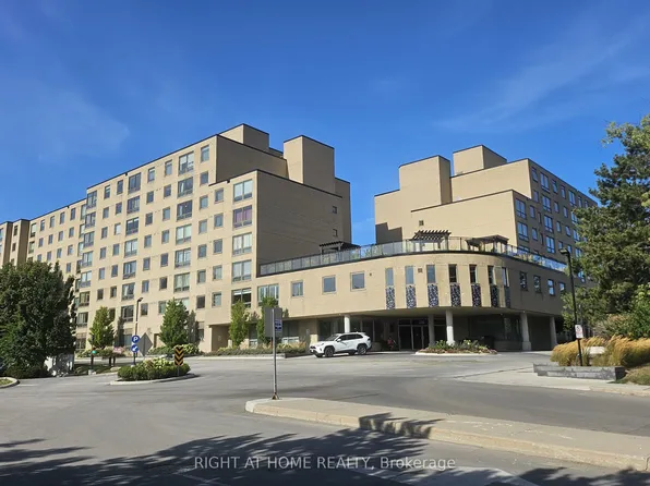 326 Major Mackenzie Dr E #111, Richmond Hill, ON L4C 8T4