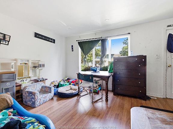 4th image of 3426 Peter St