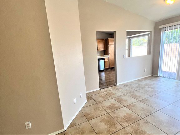 4th image of 6089 Peach Blossom Ln