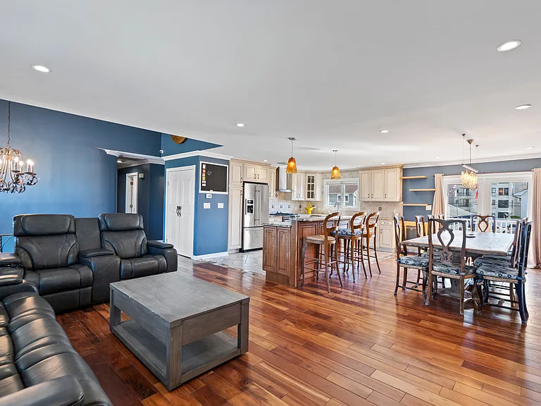 539 Nassau Ave #A — Photo 2