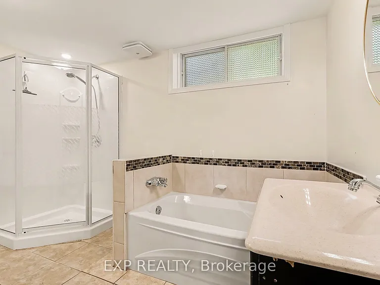 2055 Victoria St #B — Photo 12