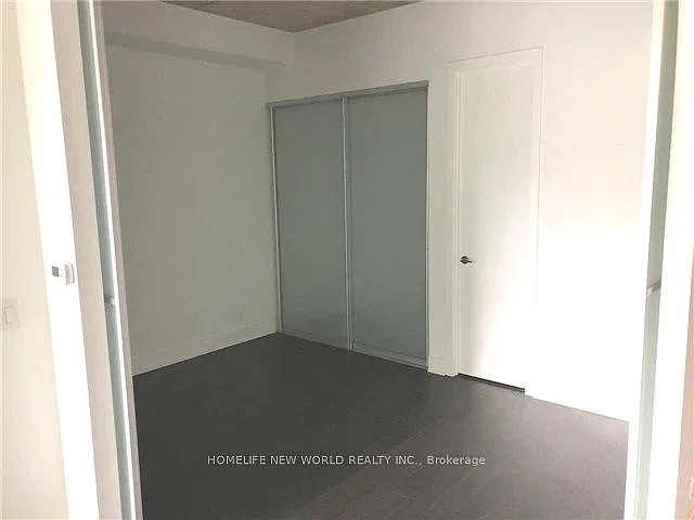 399 Adelaide St W — Photo 4