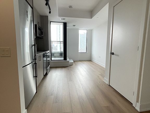 3rd image of 758 Dovercourt Rd #508