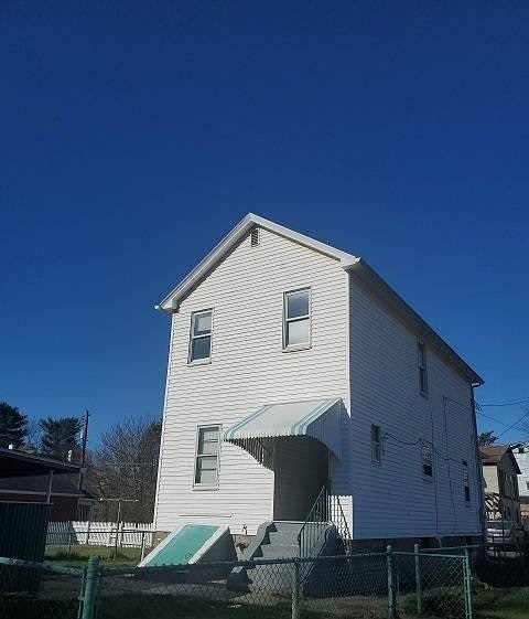 2nd image of 1054 Nelson Ave