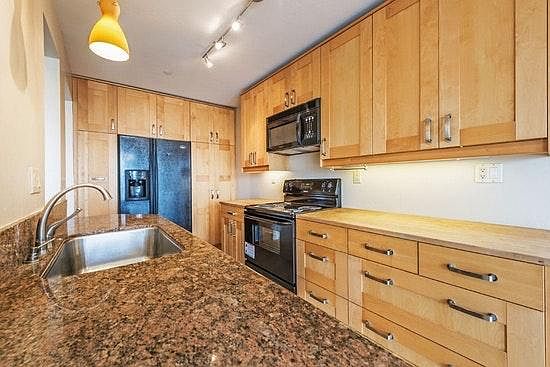 Adorable functional kitchen