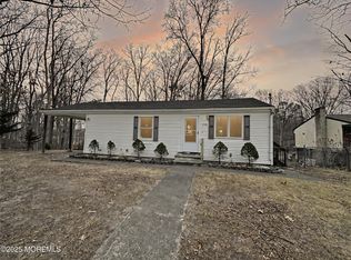 198 Lemon Rd, Farmingdale, NJ 07727