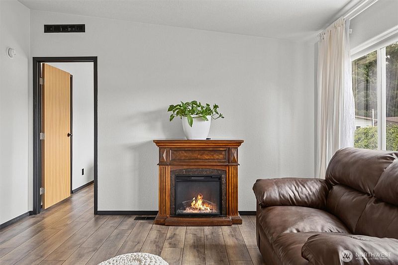4th image of 2000 192nd Street #102