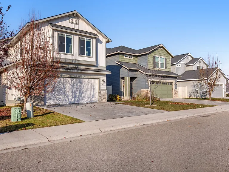 133 S Baraya Way — Photo 3