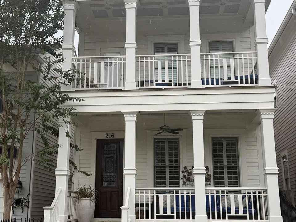 216 W 24th St