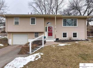 9212 Larimore Ave, Omaha, NE 68134