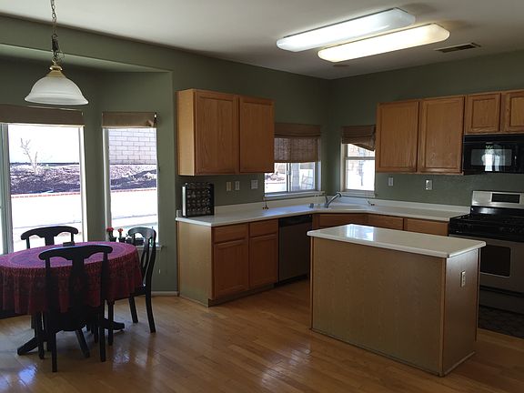 3rd image of 3045 S Buena Vista Ave