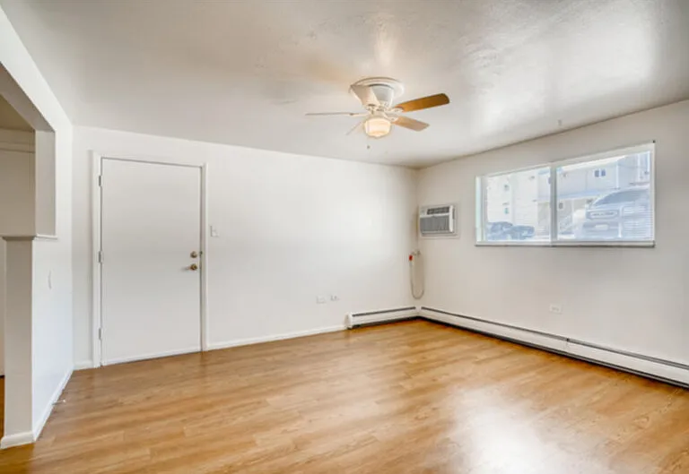 290 S Hoyt St #4 — Photo 4