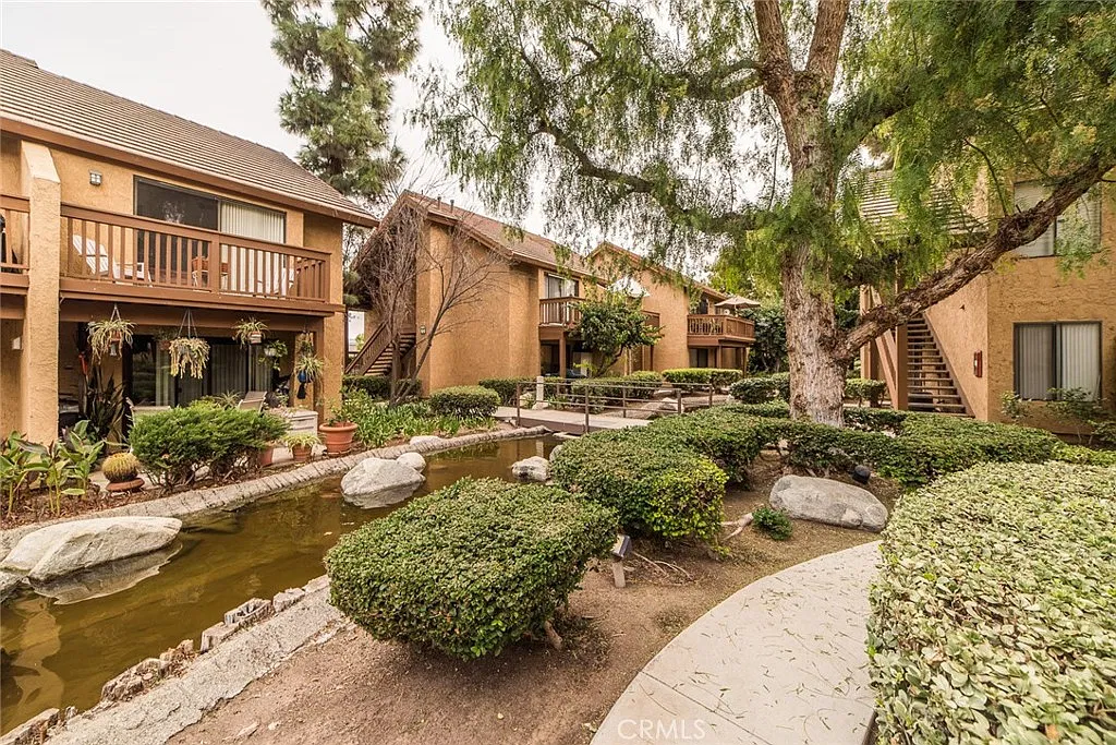 2 bed, 1.5 bath, 1000 sqft, $3,050 — Photo 1