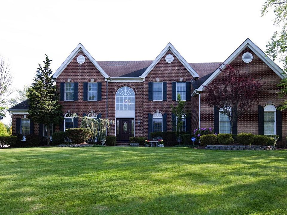 1st image of 310 Round Hill Dr