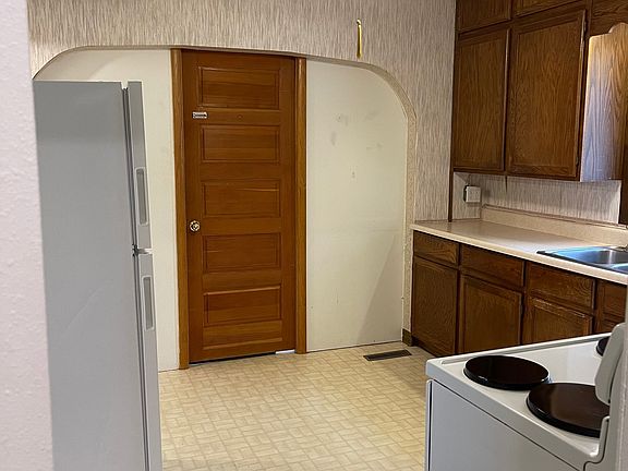 Appliances provided, lots of storage