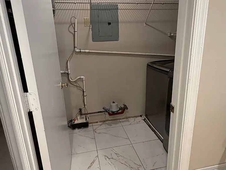 489 Hawthorne Pl — Photo 8