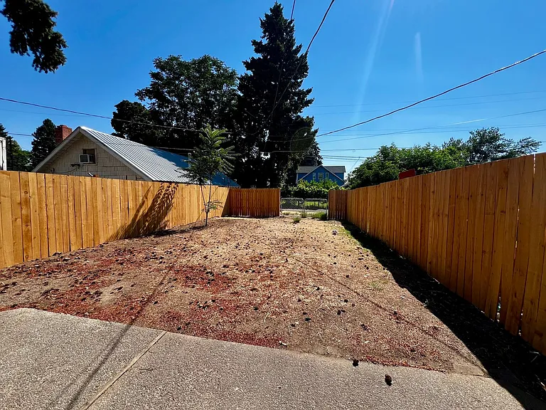 921 S 11th Ave — Photo 13