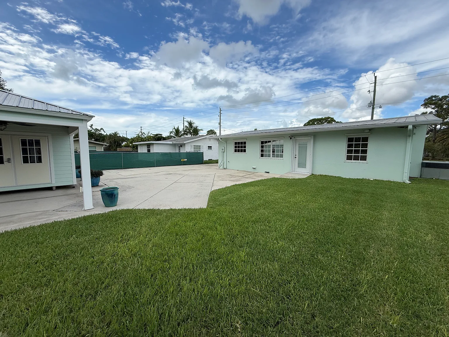2 bed, 877 sqft, $2,400 — Photo 2