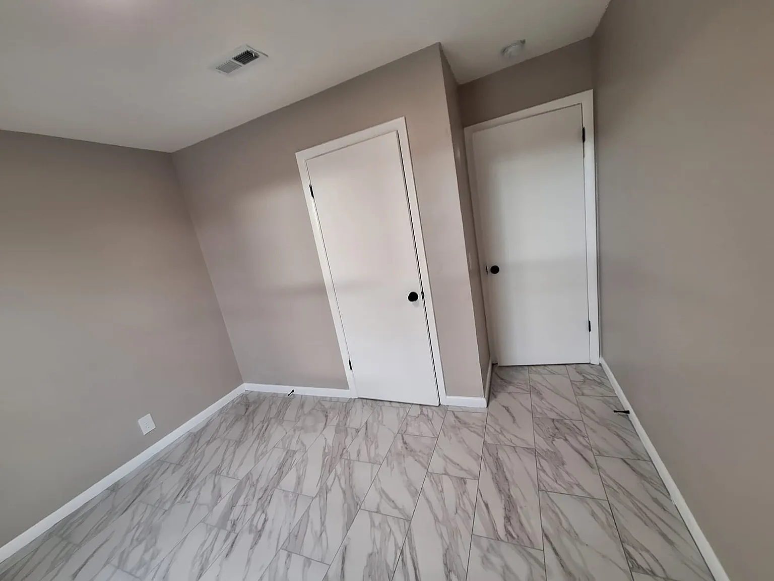 3 bed, 1075 sqft, $1,740 — Photo 3