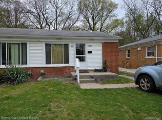 2046 Stieber St, Westland, MI 48186