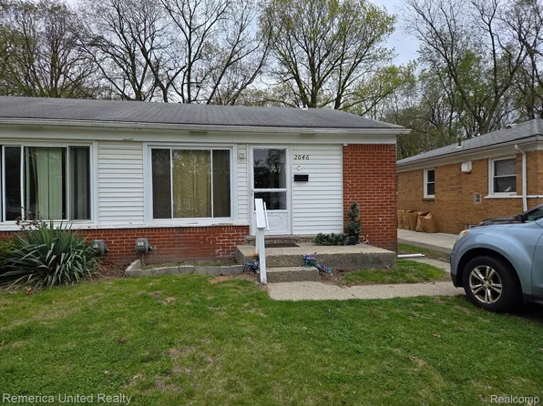 2046 Stieber St, Westland, MI 48186