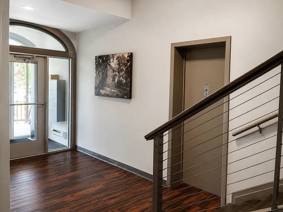 825 Tappan