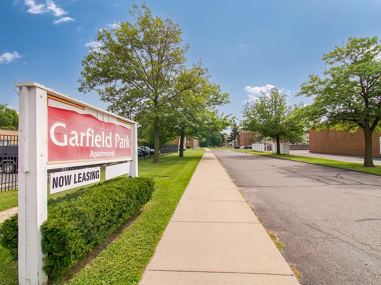Garfield Park Apartments — Photo 23