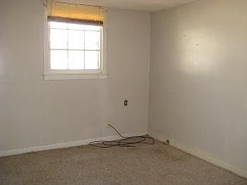 5th image of 163 N Cherry St