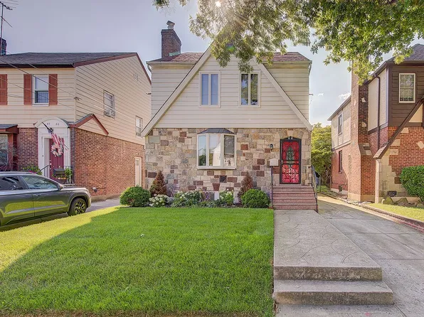 4562 167th St, Flushing, NY 11358